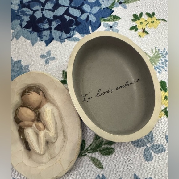 2/$13🍁Willow Tree Carved Trinket Box of Embracing Couple - Picture 2 of 6